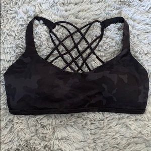 Free To Be Wild sports bra - black camo